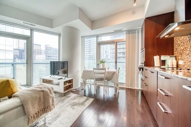 Gsuite Express Downtown Toronto-Basic Condo-2