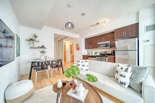 Gsuite Express Downtown Toronto-Junior Condo-13