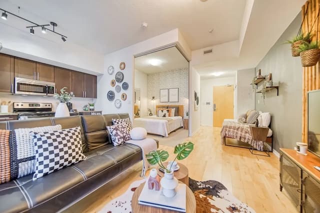 Gsuite Express Downtown Toronto-City Condo-2