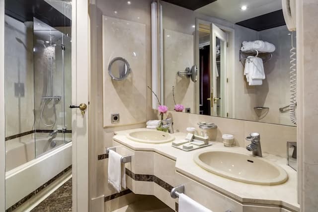 Wellington Hotel & Spa Madrid-Family Room-7