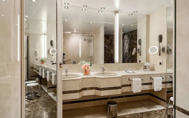 Wellington Hotel & Spa Madrid-Superior "The Wellington Club" Access-10