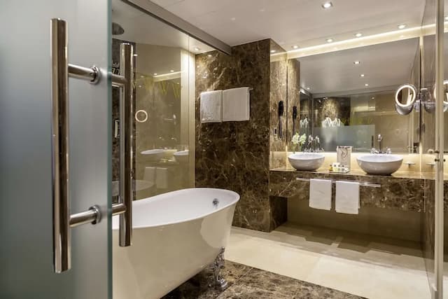 Wellington Hotel & Spa Madrid-Luxury Suite "The Wellington Club" Access-7