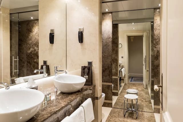 Wellington Hotel & Spa Madrid-Suite Two Bedrooms "The Wellington Club" Access-5