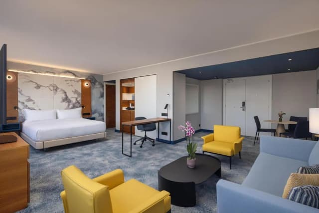 Hilton Barcelona-Suite, 1 King Bed with Sofa bed (Master)-4