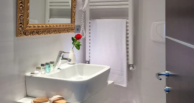 c-hotels Fiume-Spacious Triple Room-12