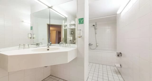 Sure Hotel by Best Western Muenchen Hauptbahnhof-Superior Room, 1 Double Bed, Bathtub (Cozy Sitting Corner)-6