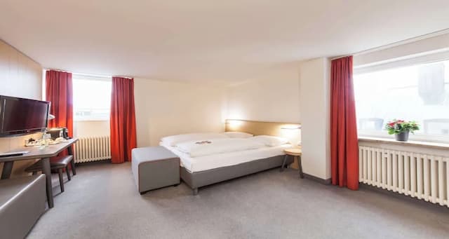 Sure Hotel by Best Western Muenchen Hauptbahnhof-Superior Room, 1 Double Bed, Bathtub (Cozy Sitting Corner)-1