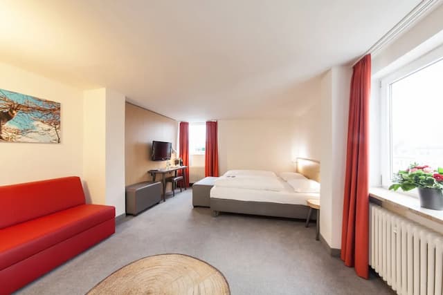 Sure Hotel by Best Western Muenchen Hauptbahnhof-Superior Room, 1 Double Bed, Bathtub (Cozy Sitting Corner)-3