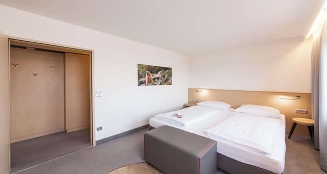 Sure Hotel by Best Western Muenchen Hauptbahnhof-Family Room, 2 Double Beds (Cozy Sitting Corner)-5