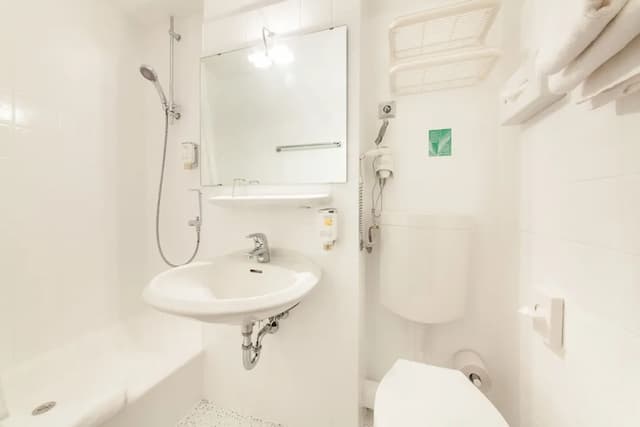 Sure Hotel by Best Western Muenchen Hauptbahnhof-Standard Room, 1 Queen Bed-4