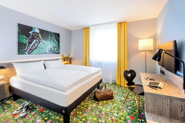 Felix Hotel Kaufbeuren-Family Triple Room-6