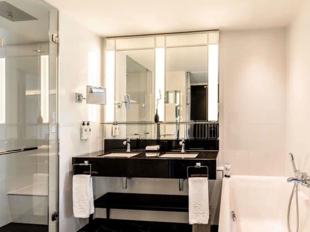 Sofitel Frankfurt Opera-Luxury Room, 2 Twin Beds-1