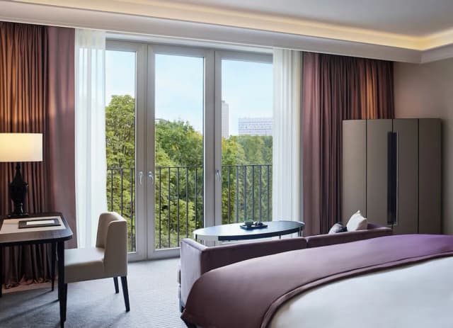 Sofitel Frankfurt Opera-Superior Room, 1 Queen Bed-4