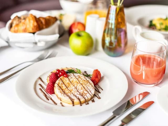 Sofitel Frankfurt Opera-Superior Room, 1 Queen Bed-8