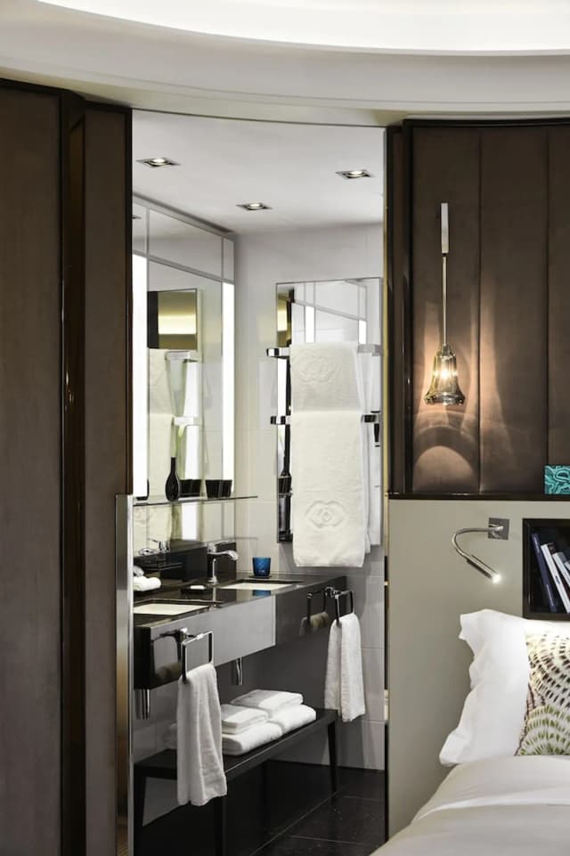 Sofitel Frankfurt Opera-Superior Room, 1 Queen Bed-3