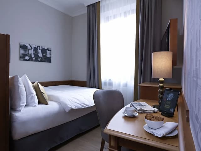 Platzl Hotel-Standard Room, 1 Queen Bed-1