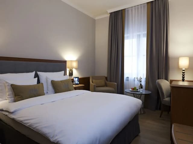 Platzl Hotel-Classic Double Room-2