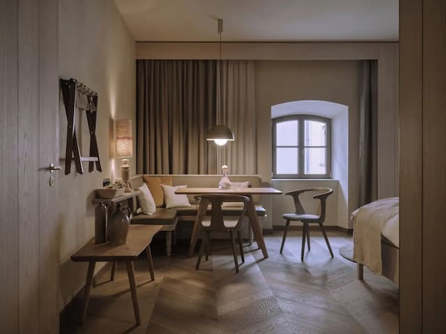 Platzl Hotel-Deluxe Junior Suite-5