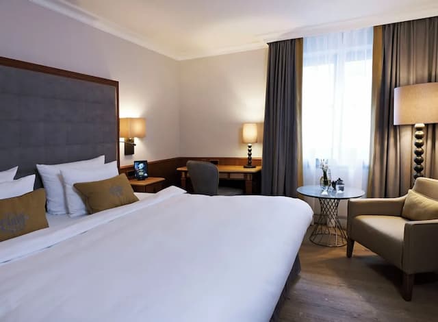 Platzl Hotel-Deluxe Double Room-2