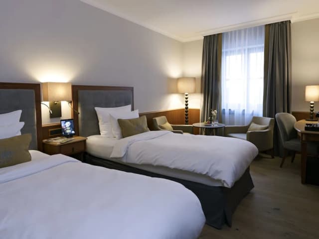 Platzl Hotel-Deluxe Twin Room, 2 Twin Beds-1