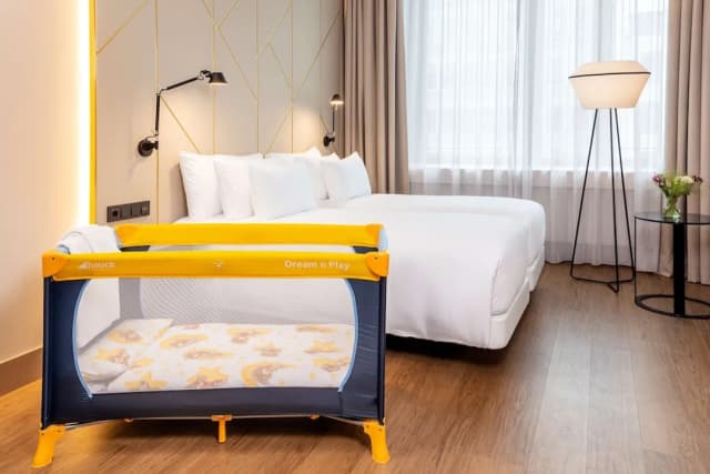 NH Collection München Bavaria-Family Room (3 Adults + 1 Child)-3