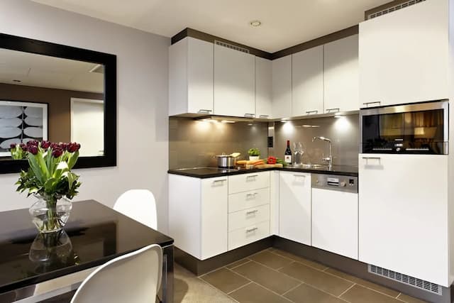 アディナ アパートメント ホテル ベルリン ミッテ-アパートメント 2 ベッドルーム キッチン-15