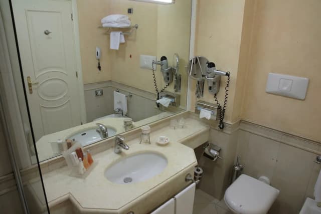 팔라초 알라바르디에리-쿼드룸-4