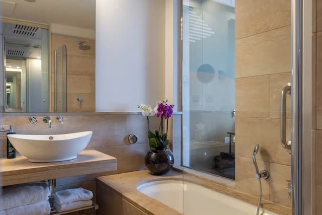 DoubleTree by Hilton Florence Metropole-Twin Room-3