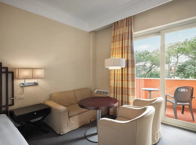 Crowne Plaza Rome-St. Peter's Hotel & Spa by IHG-标准房, 1 张特大床和 1 张沙发床-1