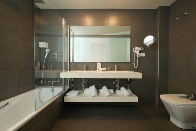 1881 Barcelona Rosellón Hotel-Twin Room (Extra bed)-6