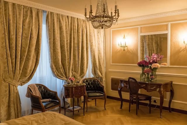 Bernini Palace-Deluxe Double Room-9