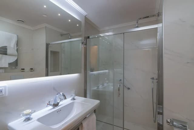 ホテル デッリ アルティスティ-クラシック ダブルルーム-4