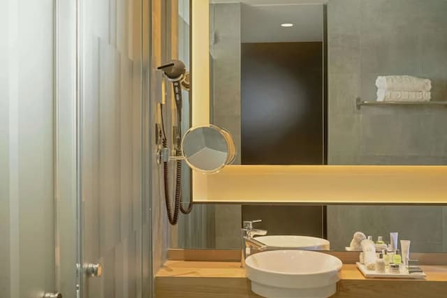 NH Collection Madrid Suecia-小型套房 (Extra Bed 2 adults + 1 child)-12