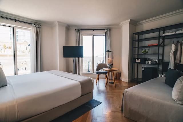 Dear Hotel Madrid-Premium Room, City View (High floor)-1