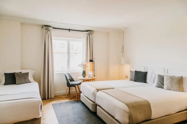 Dear Hotel Madrid-Deluxe Triple Room, Non Smoking, City View-1