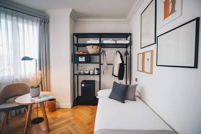 Dear Hotel Madrid-Deluxe Triple Room, Non Smoking, City View-4