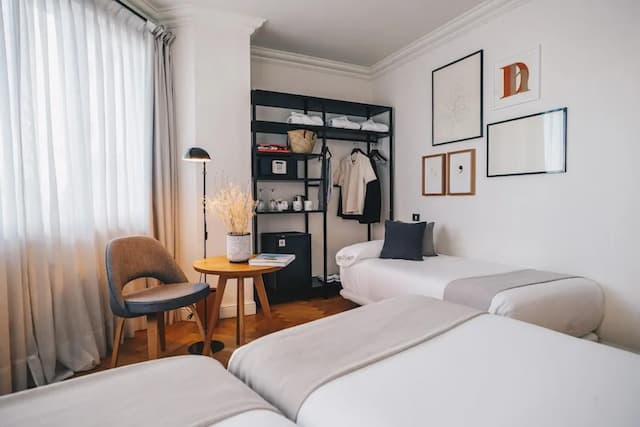 Dear Hotel Madrid-Deluxe Triple Room, Non Smoking, City View-3