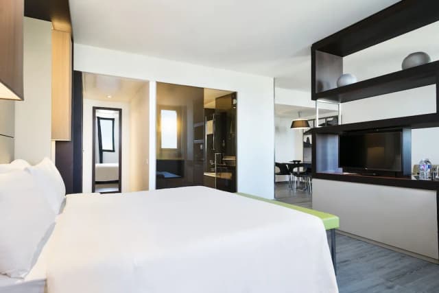 Hotel Barcelona Condal Mar Affiliated by Meliá-Junior Suite-2