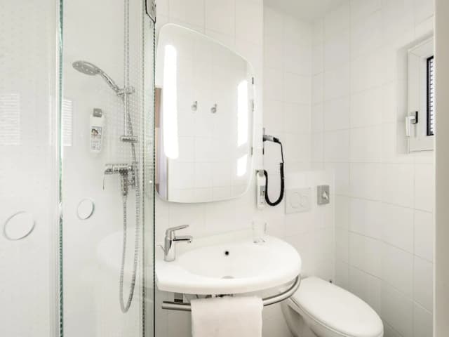 ibis Muenchen City-Standard Twin Room, 2 Twin Beds-8