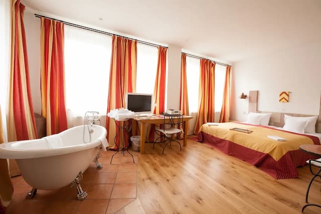 Hotel Drei Raben-Junior Suite (for 2 people)-3