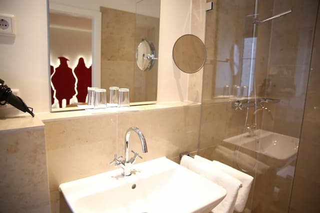 Hotel Drei Raben-Design Double Room-8
