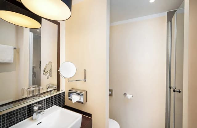 Leonardo Hotel Berlin-三人房-5