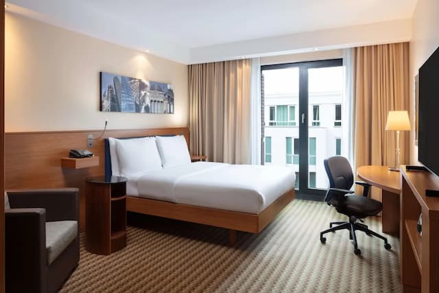 Hampton by Hilton Berlin City West-Room, 1 Queen Bed, Accessible-2