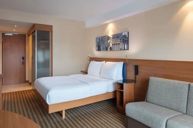 Hampton by Hilton Berlin City West-Room, 1 Queen Bed with Sofa bed-2