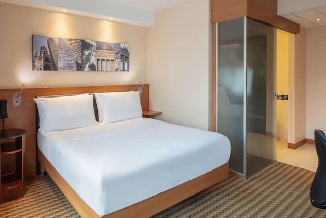 Hampton by Hilton Berlin City West-Room, 1 Queen Bed, Balcony-3