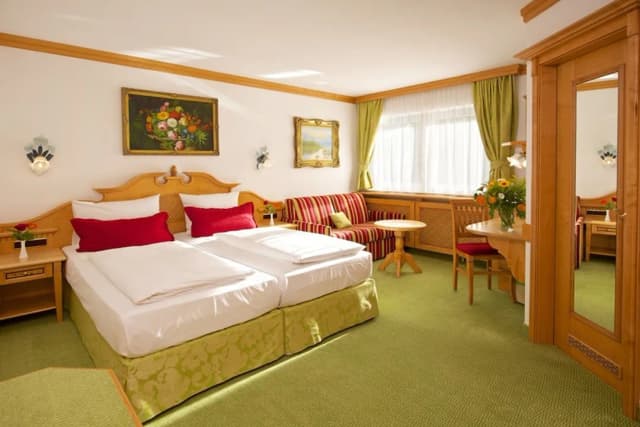 Park Hotel Laim-Junior Suite with Streetview-2