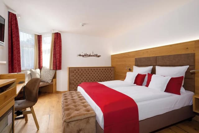 Park Hotel Laim-Deluxe Double Room-1