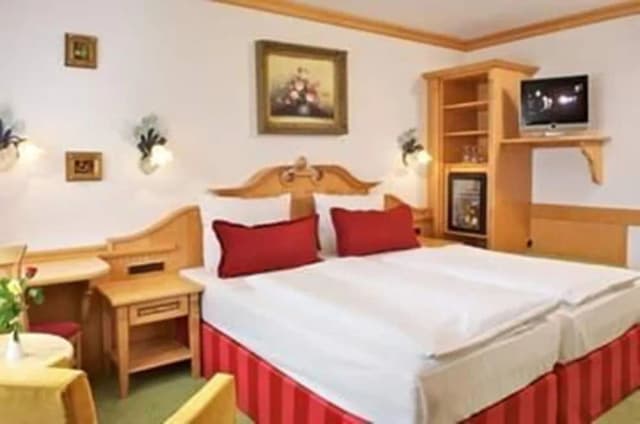Park Hotel Laim-Deluxe Double Room Classic-3