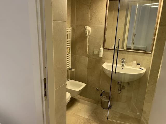 ホテル エンバシー-シングルルーム-3