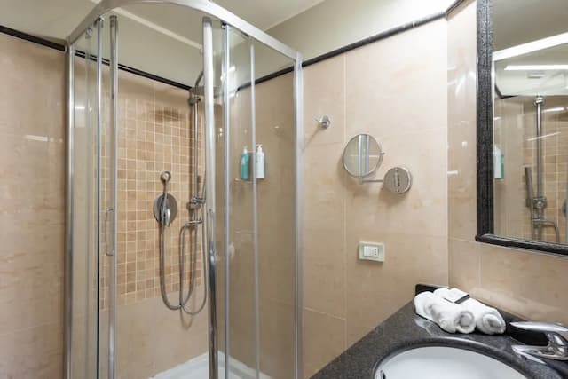 ホテル エンバシー-Double Room with French bed-4